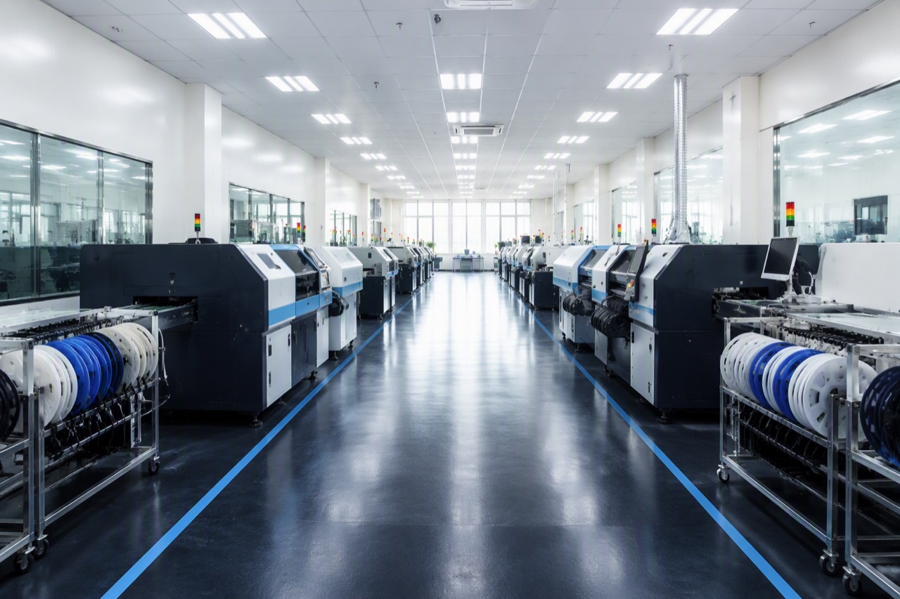 Rows of automated SMT production lines inside the Xinguang factory